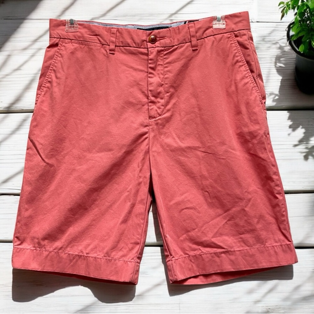 Men's Tommy Hilfiger Classic Fit Flat‎ Front Shorts in Brick Red Wash